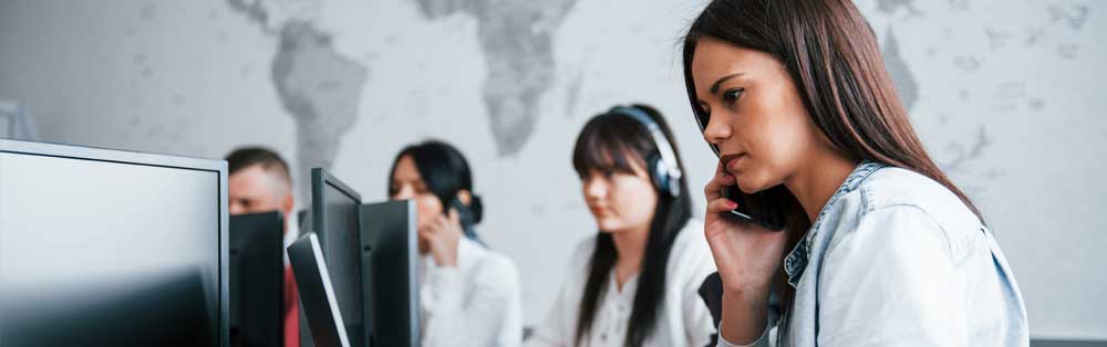 A Quick Dive Into Traditional Call Centers